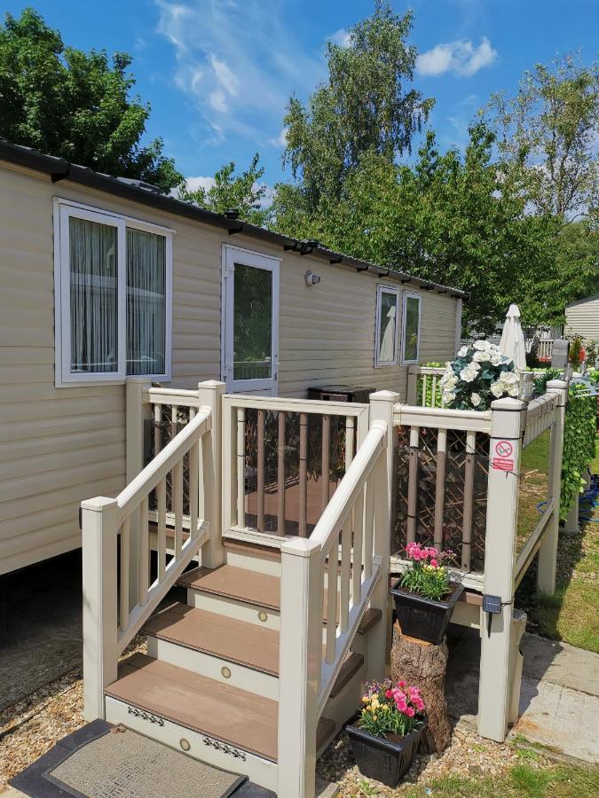 3 Bedroom Caravan With Hot Tub Tattershall Lakes Zewnętrze zdjęcie
