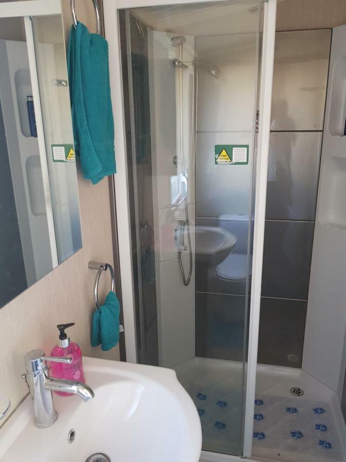 3 Bedroom Caravan With Hot Tub Tattershall Lakes Zewnętrze zdjęcie